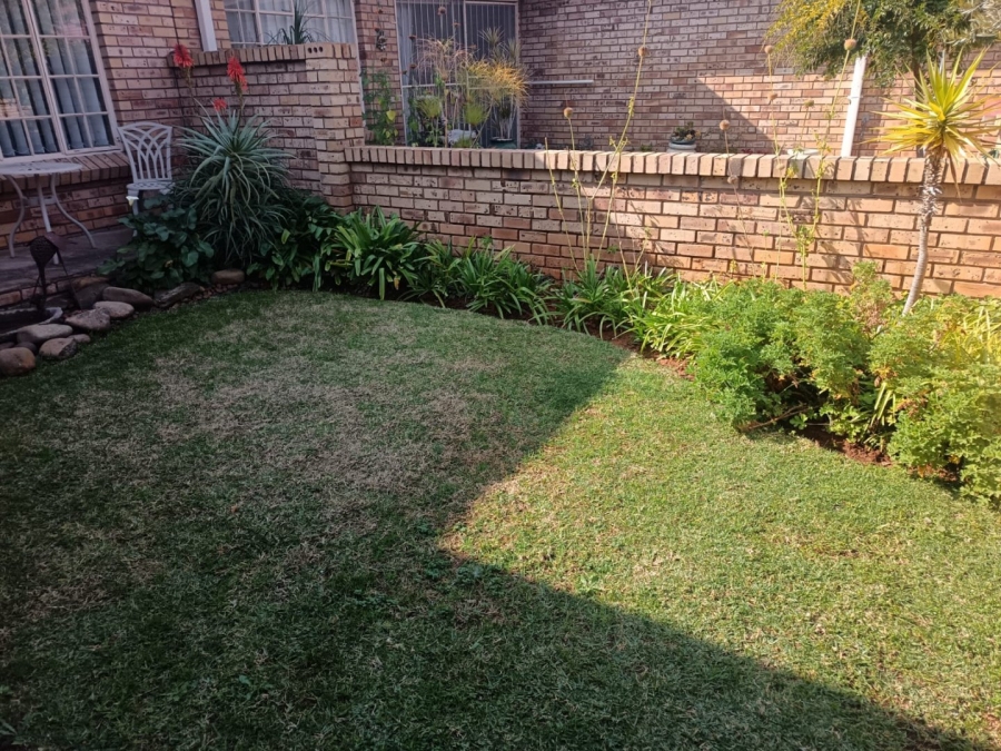 2 Bedroom Property for Sale in Minerva Gardens Northern Cape